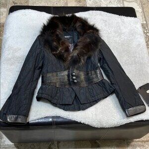 Basic Blazer with Luxurious Brown Fox Fur Trim